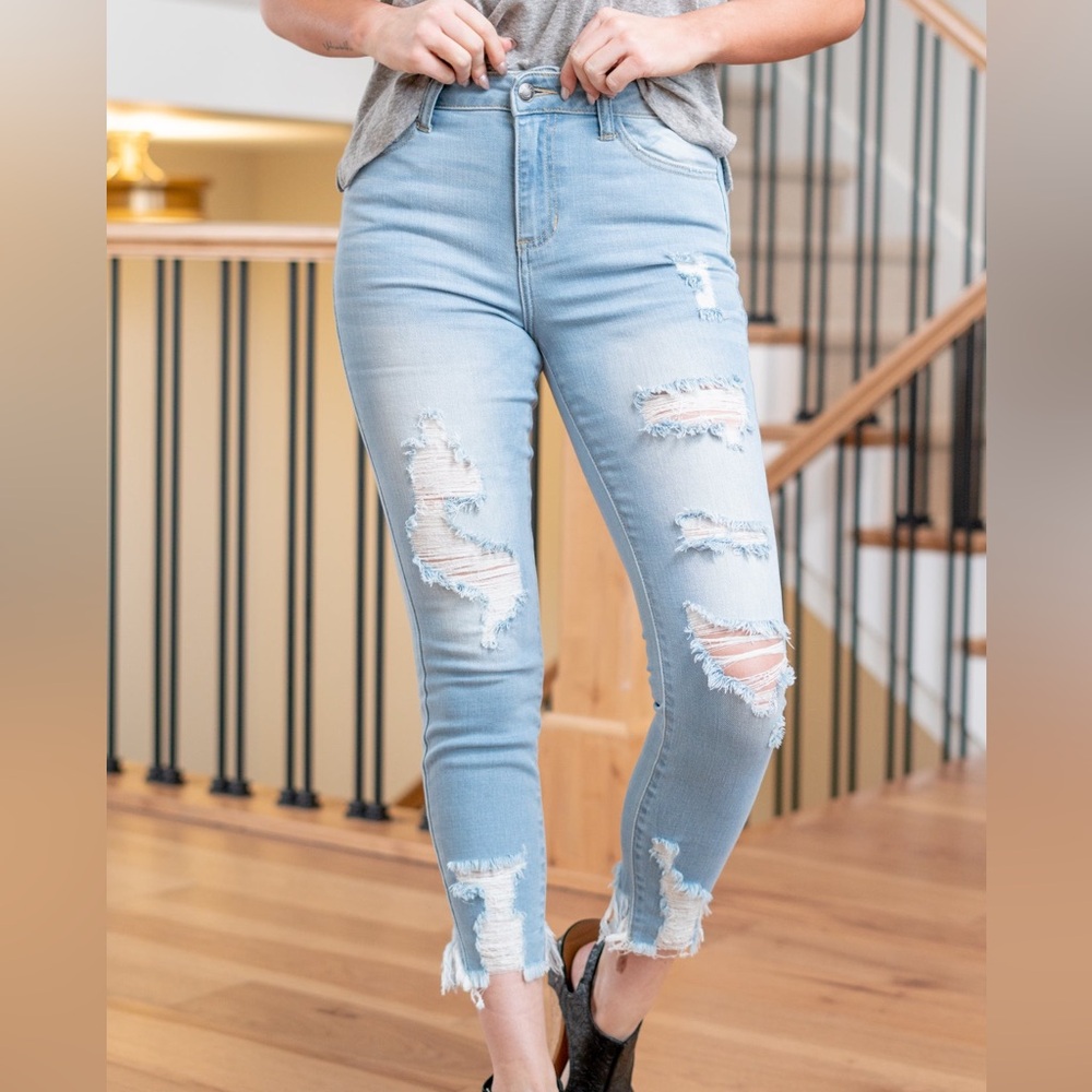 🍒BOGO50%🍒 🆕🩵CELLO: Mid Rise Distress Crop Skinny Jeans 11/30